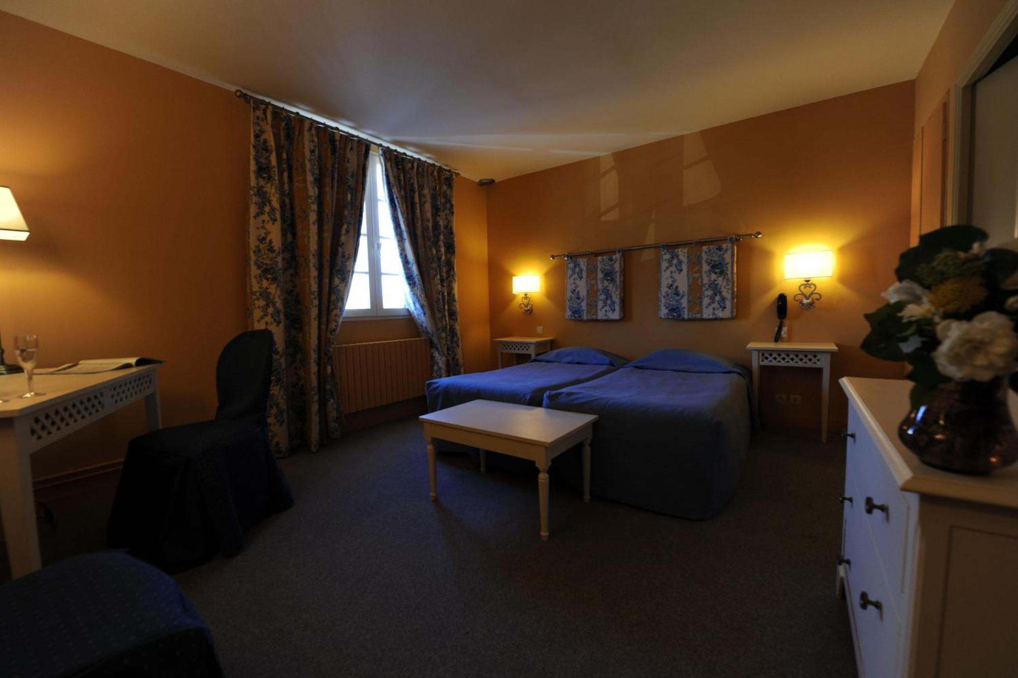 Hotel Spa Le Relais Du Bellay Монрёй-Беле Экстерьер фото