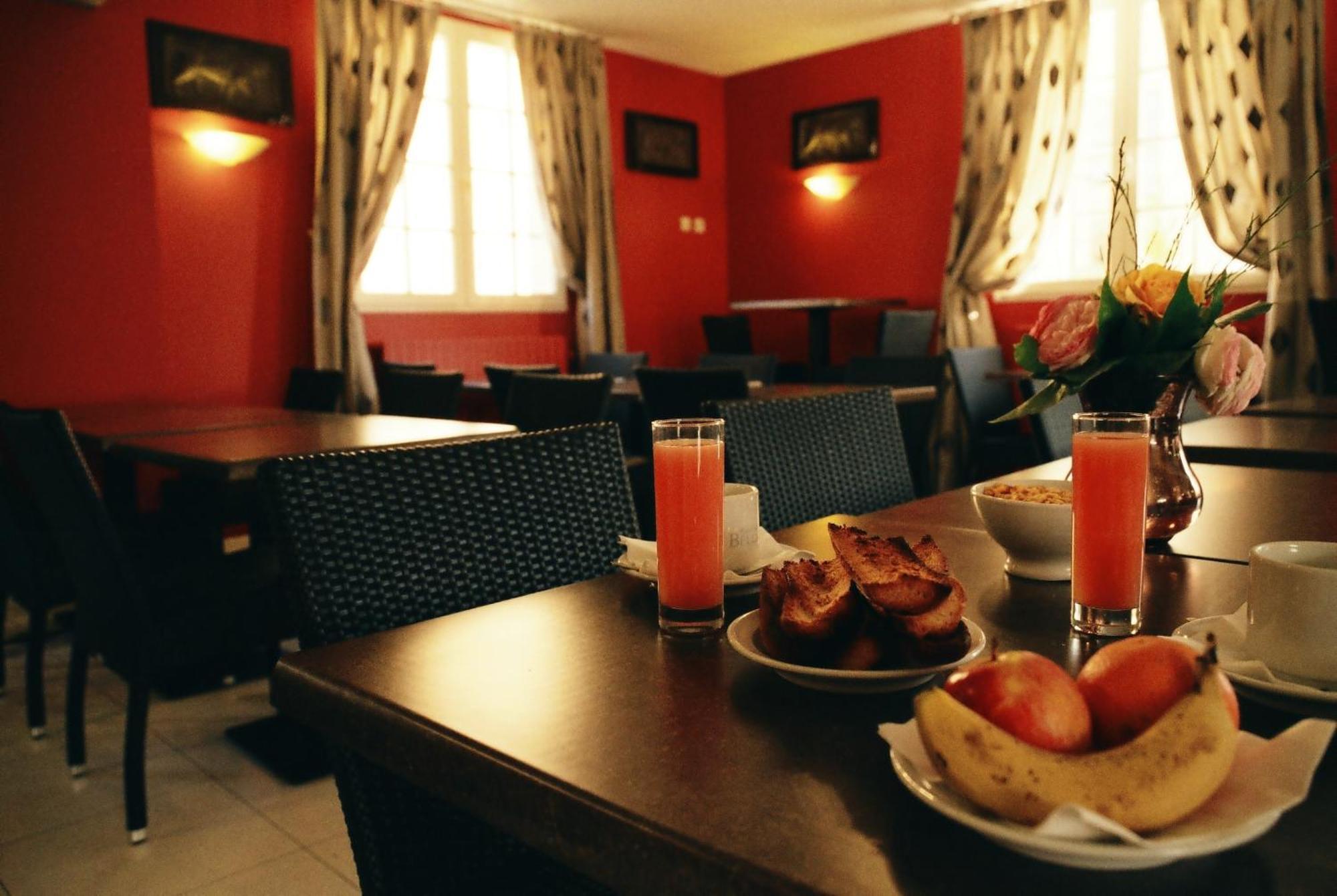 Hotel Spa Le Relais Du Bellay Монрёй-Беле Экстерьер фото