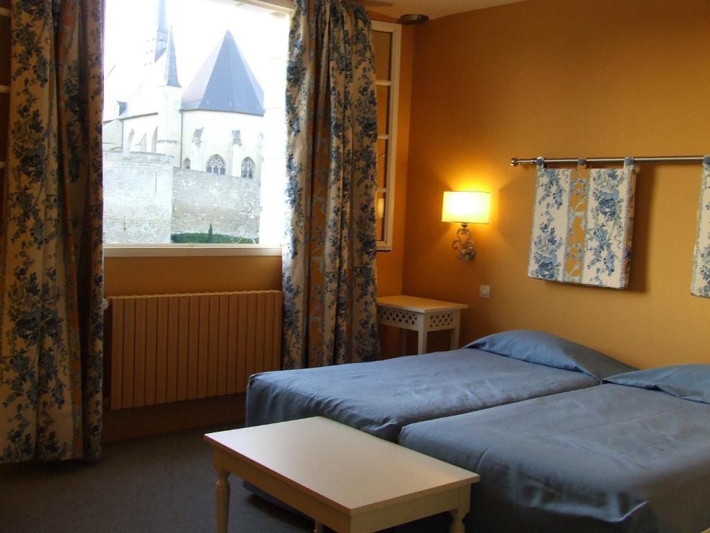 Hotel Spa Le Relais Du Bellay Монрёй-Беле Номер фото