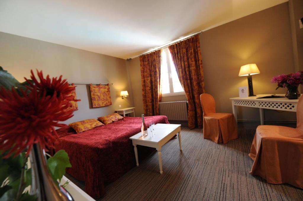 Hotel Spa Le Relais Du Bellay Монрёй-Беле Номер фото