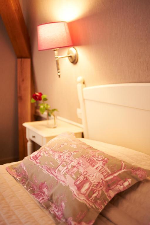 Hotel Spa Le Relais Du Bellay Монрёй-Беле Номер фото