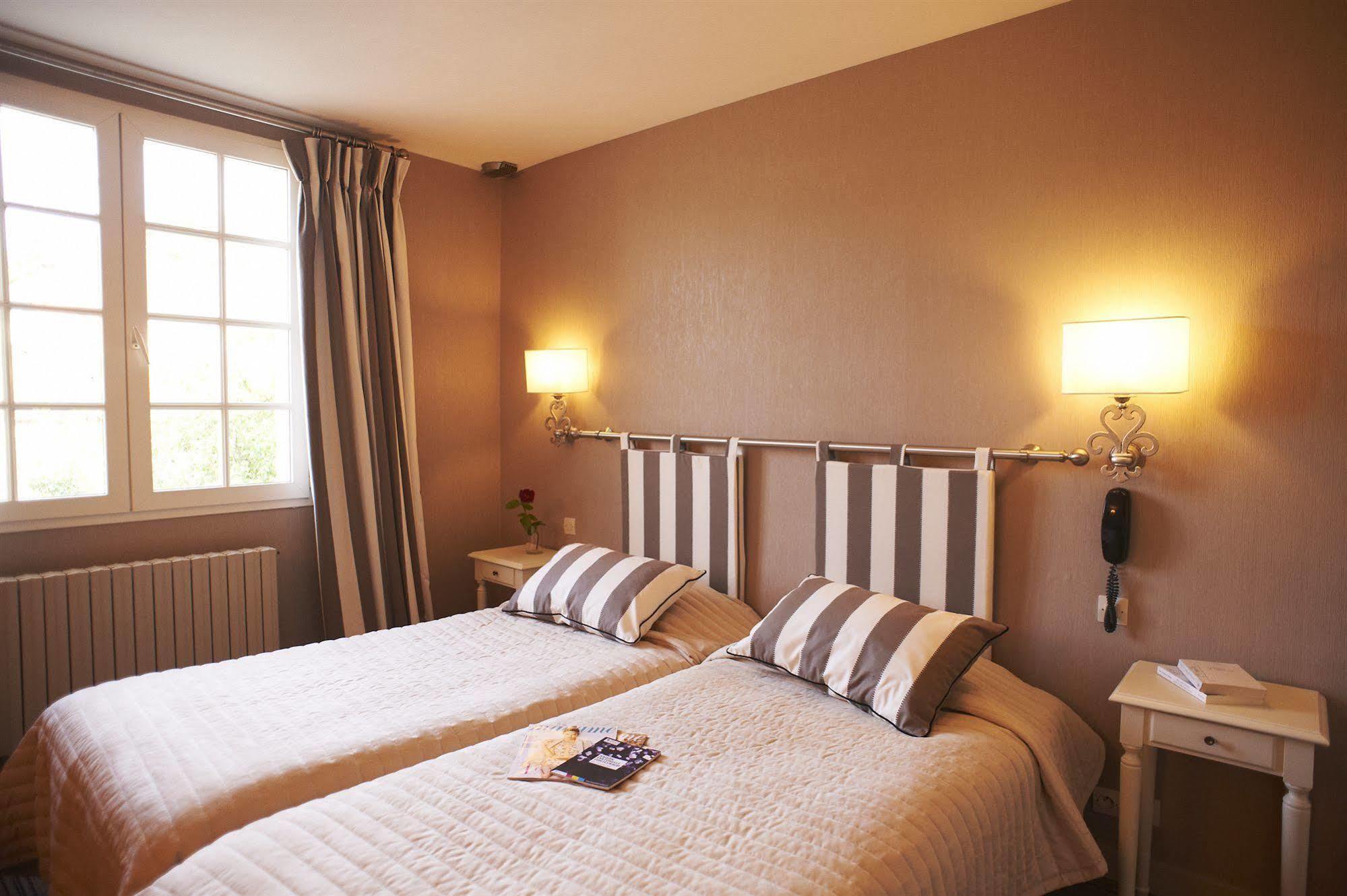 Hotel Spa Le Relais Du Bellay Монрёй-Беле Экстерьер фото